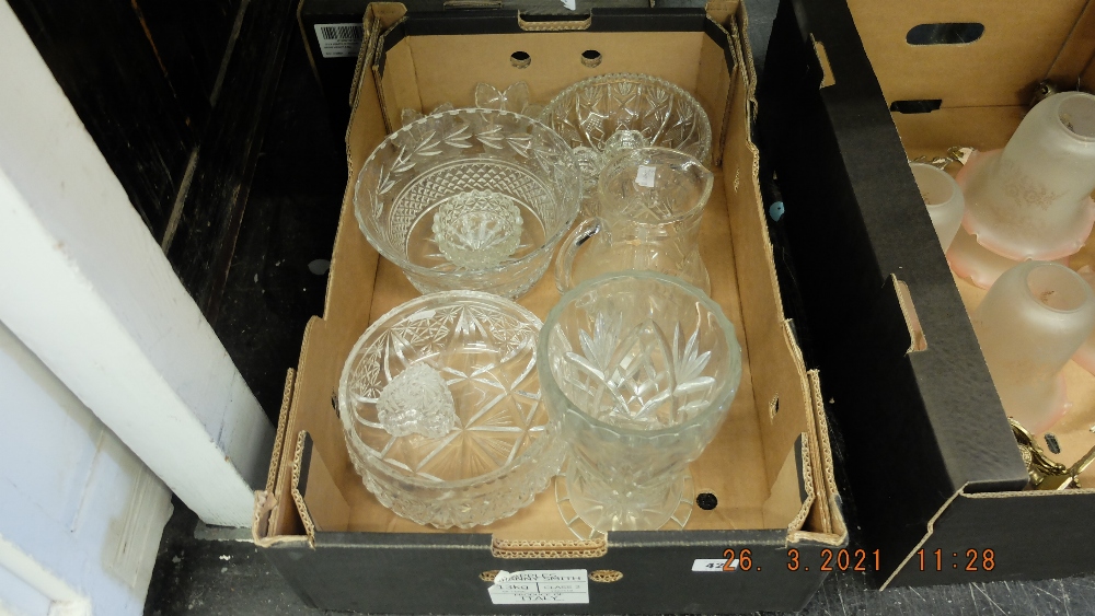 A small qty of glassware