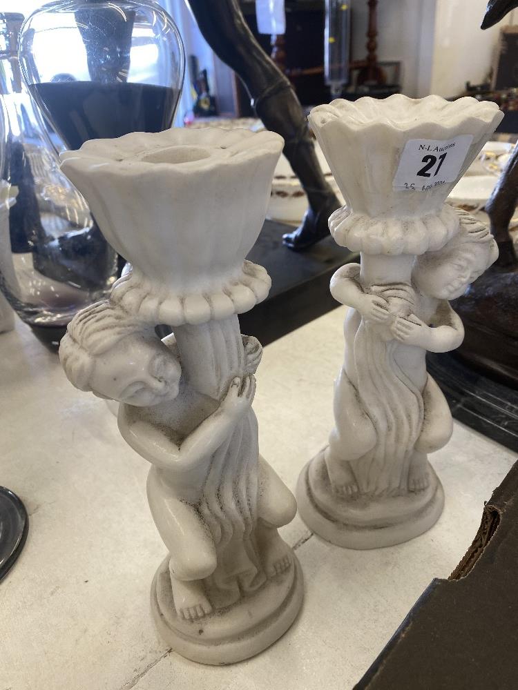 A pair of marble Cherub candlesticks - Image 2 of 3
