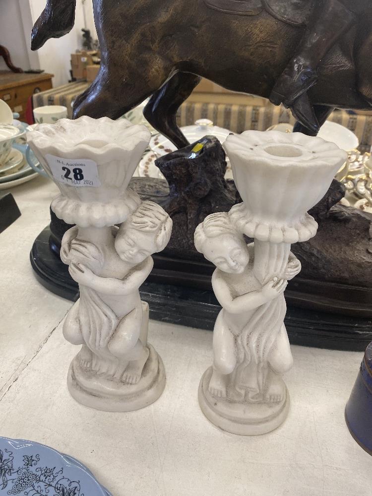 A pair of marble Cherub candlesticks - Image 3 of 3