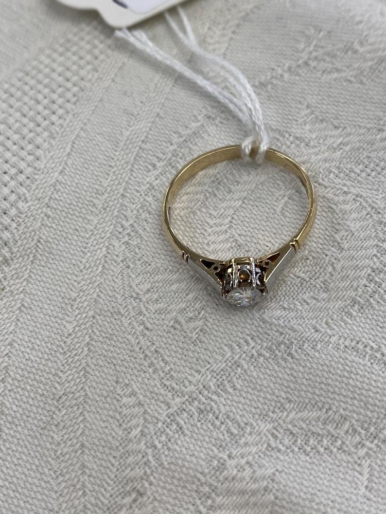 An 18ct Gold single stone diamond ring, size Q 1/2, diamond approx. .