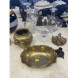 A small qty of brass ware,