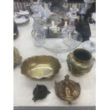 A small qty of brass ware,
