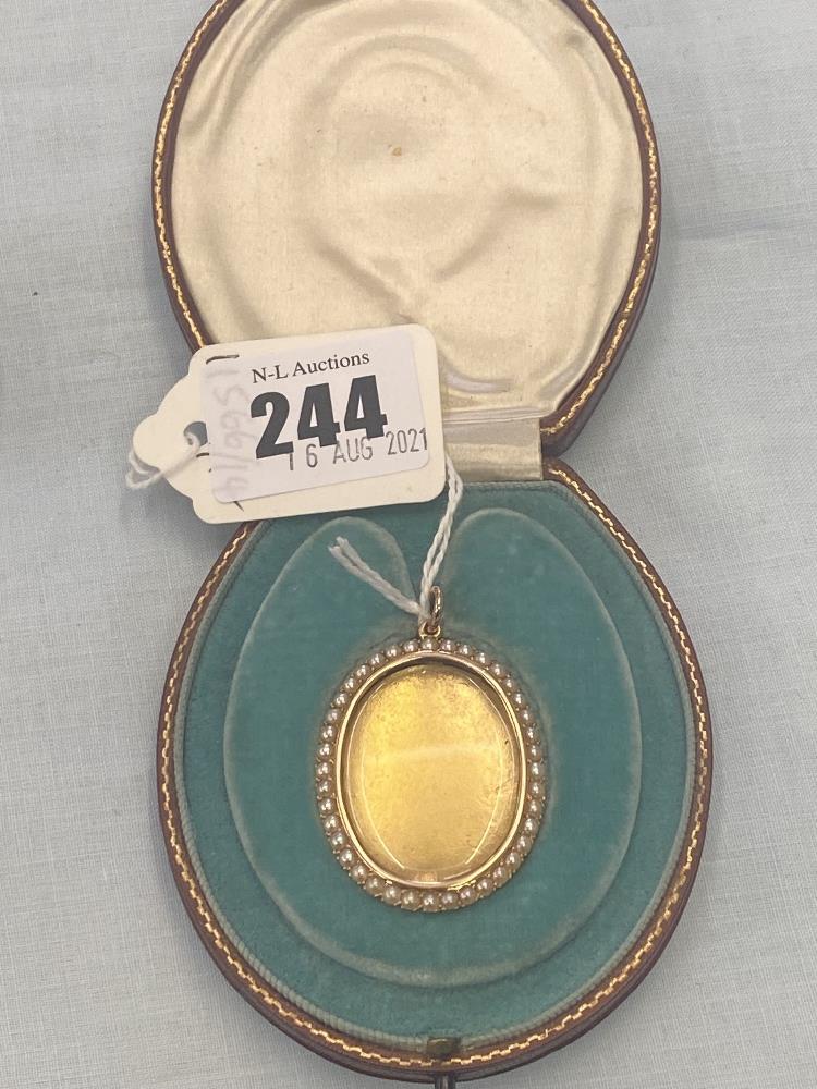 A 15ct Victorian locket set with Pearls in original box - Image 2 of 2