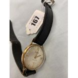 An Accurist 9ct GOld gents watch in working order
