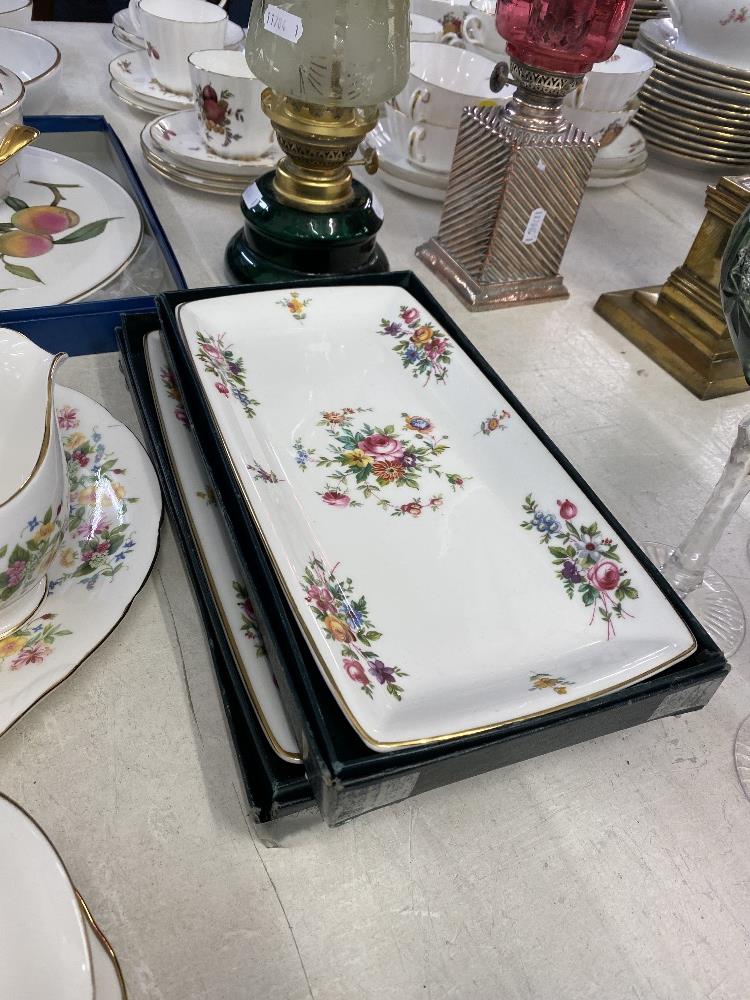 A Colclough Hedgerow tea set and two Minton boxed plates - Image 2 of 2