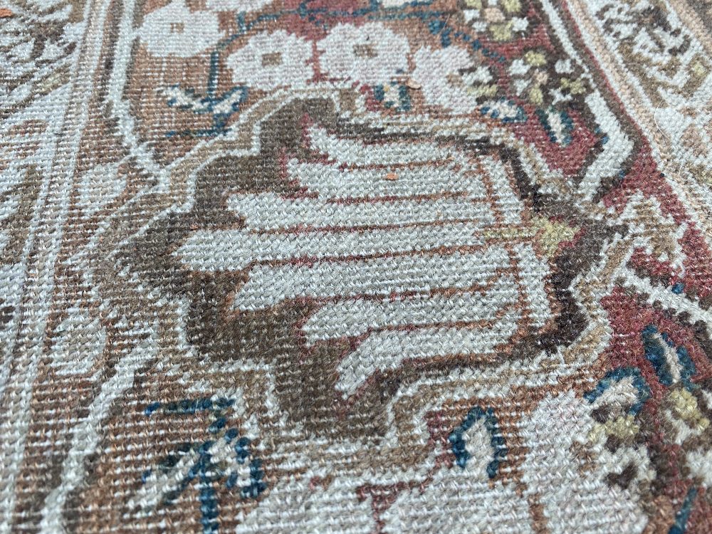 A large Persian rug, - Image 6 of 46