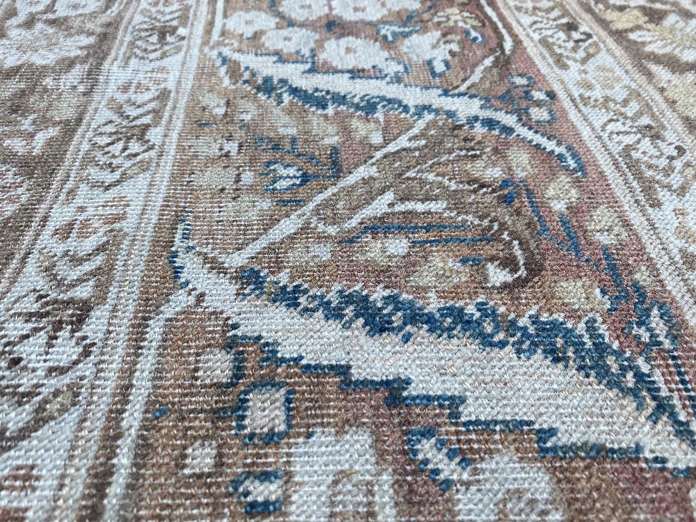 A large Persian rug, - Image 5 of 46