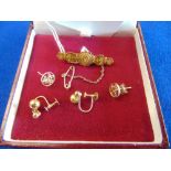 Two sets of earrings and a brooch (9ct & 15ct),