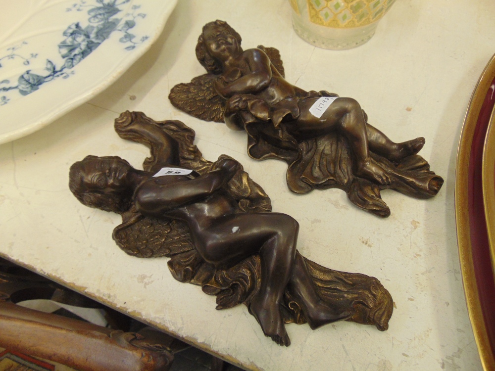 A pair of bronze wall cupids - Image 2 of 2
