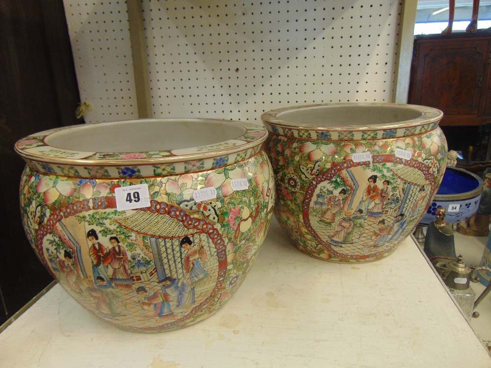 A pair of Canton fishbowl's, - Image 2 of 3
