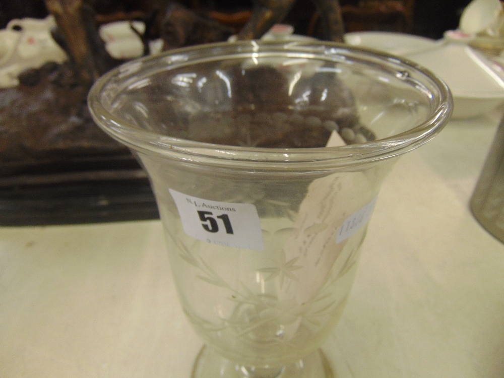 An early etched glass vase - Image 2 of 3