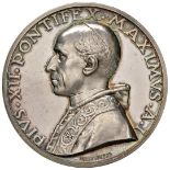 Pio XII (1939-1958) Medaglia A. I – Opus: Mistruzzi – AG (g 40,27 – Ø 44 mm) Graffio al D/.