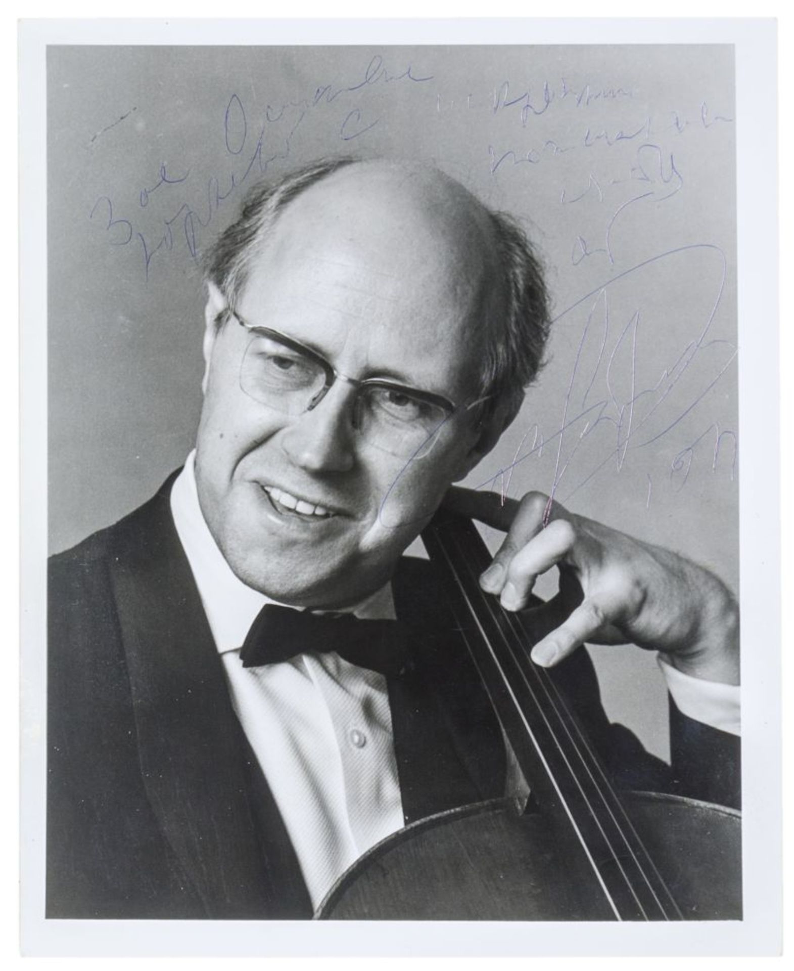 Rostropovich, Mstislav. Porträtphoto mit signierter Widmung und signiertes Programmheft. New York,