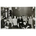 Enlai, Tshjou und Anastas I. Mikoyan - - Unterzeichnung eines Chinesisch-Sowjetischen Vertrags durch