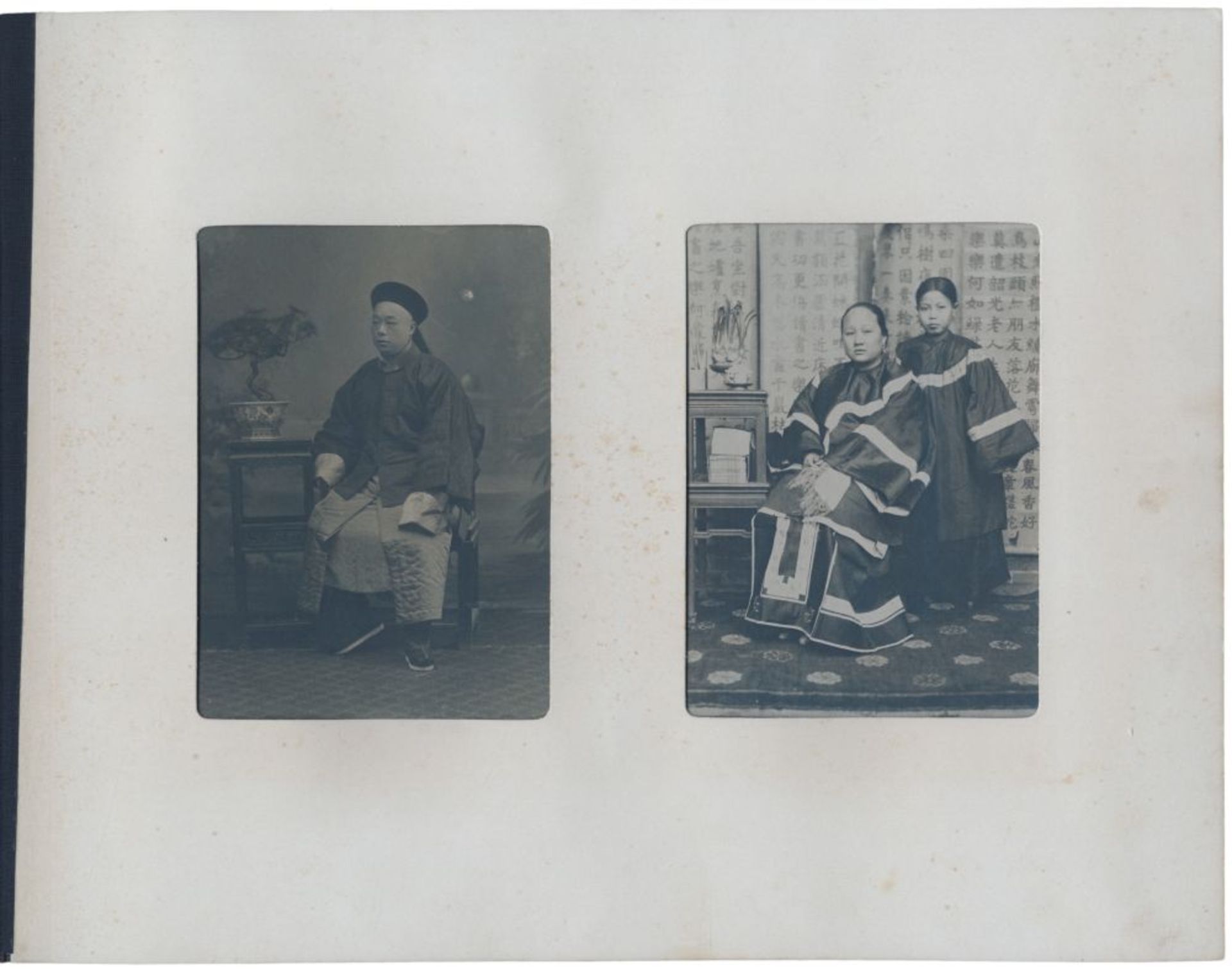 China - - Fünf ausdrucksstarke chinesische Porträtphotographien im Kabinettformat. Vintage. Matte