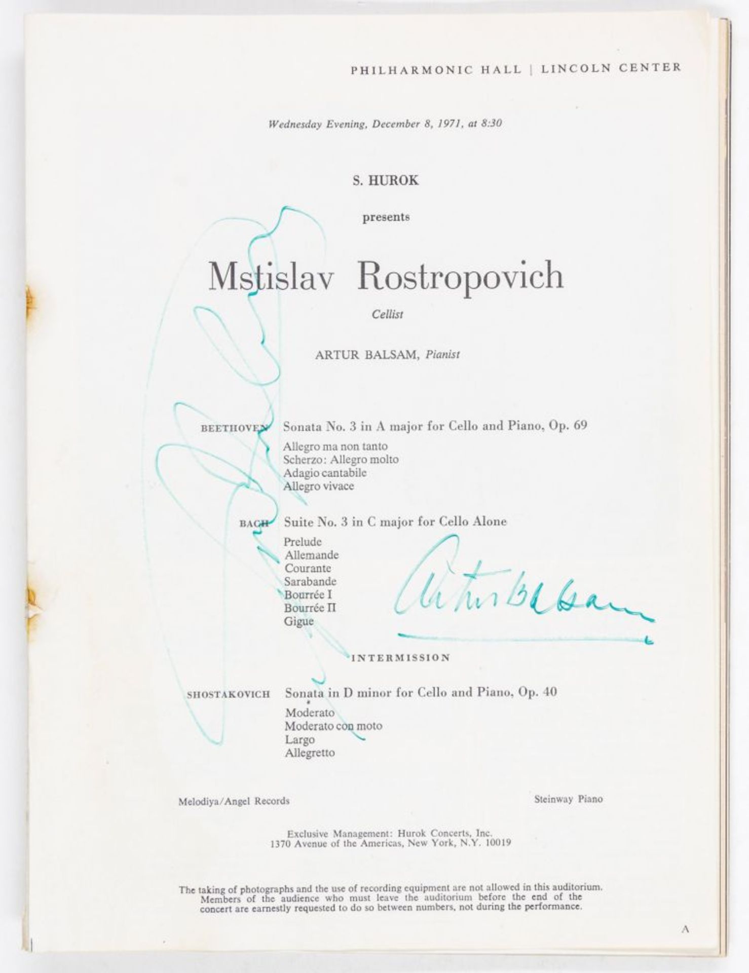 Rostropovich, Mstislav. Porträtphoto mit signierter Widmung und signiertes Programmheft. New York, - Image 2 of 2