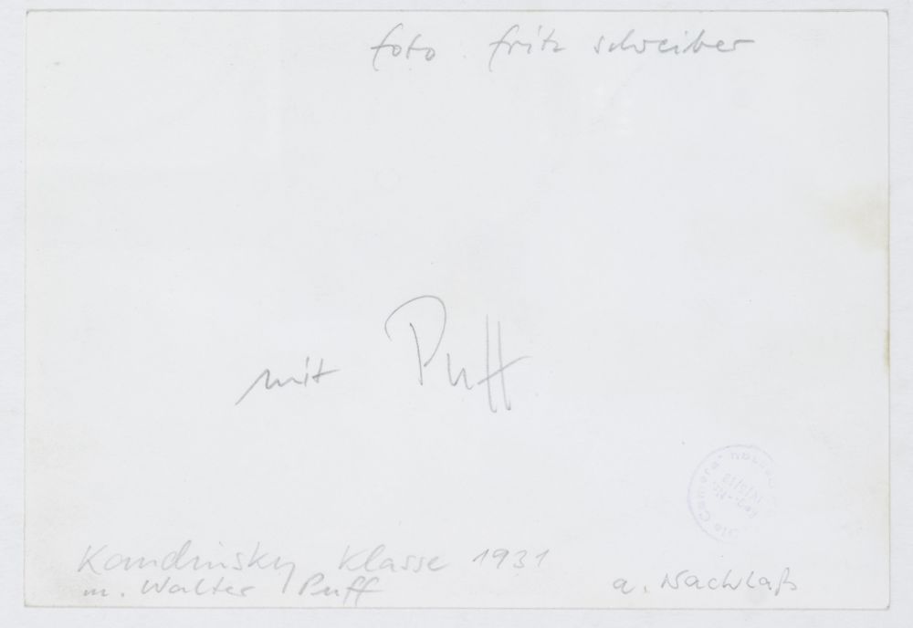 Bauhaus - - Kandinsky-Klasse (1931). Original-Photographie. Silbergelatine. Verso handschriftlich - Image 2 of 2