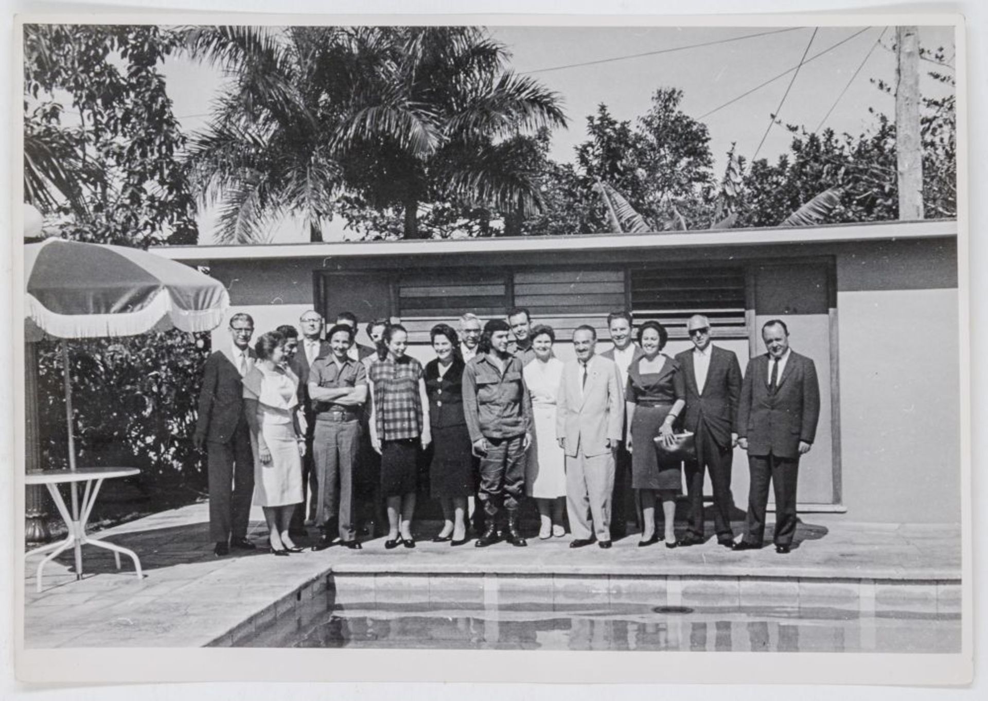 Guevara, Ernesto "Che" - - Gruppenbild mit Damen der kubanischen und sowjetischen Delegationen: