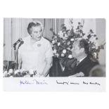 Nobelpreisträger - - Meir, Golda und Willy Brandt. Photographie mit eigenhändigen Unterschriften von