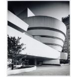 Stoller, Ezra. Solomon R. Guggenheim Museum. Original-Photographie. Vintage. Silbergelatine. Verso
