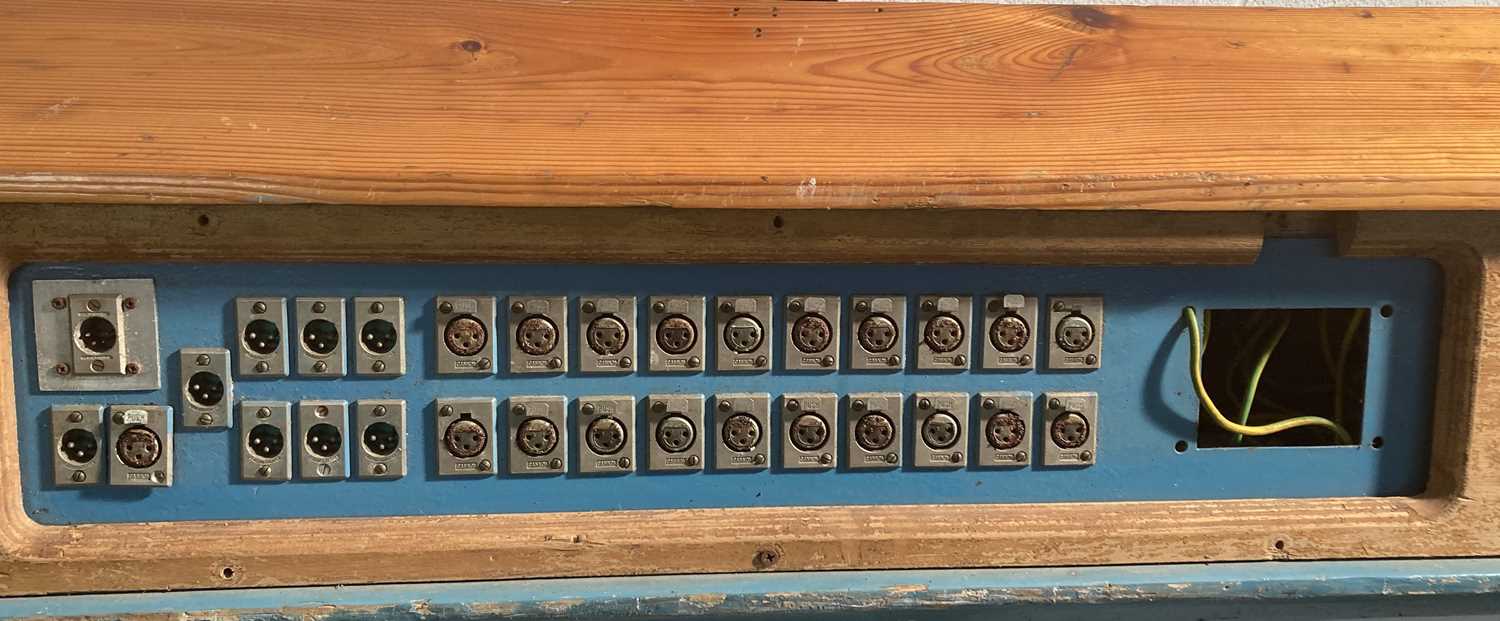 Vintage 20 Channel Mixing Desk - 33 - Image 3 of 17