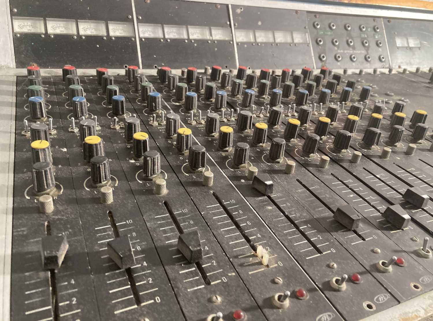 Vintage 20 Channel Mixing Desk - 33 - Image 4 of 17