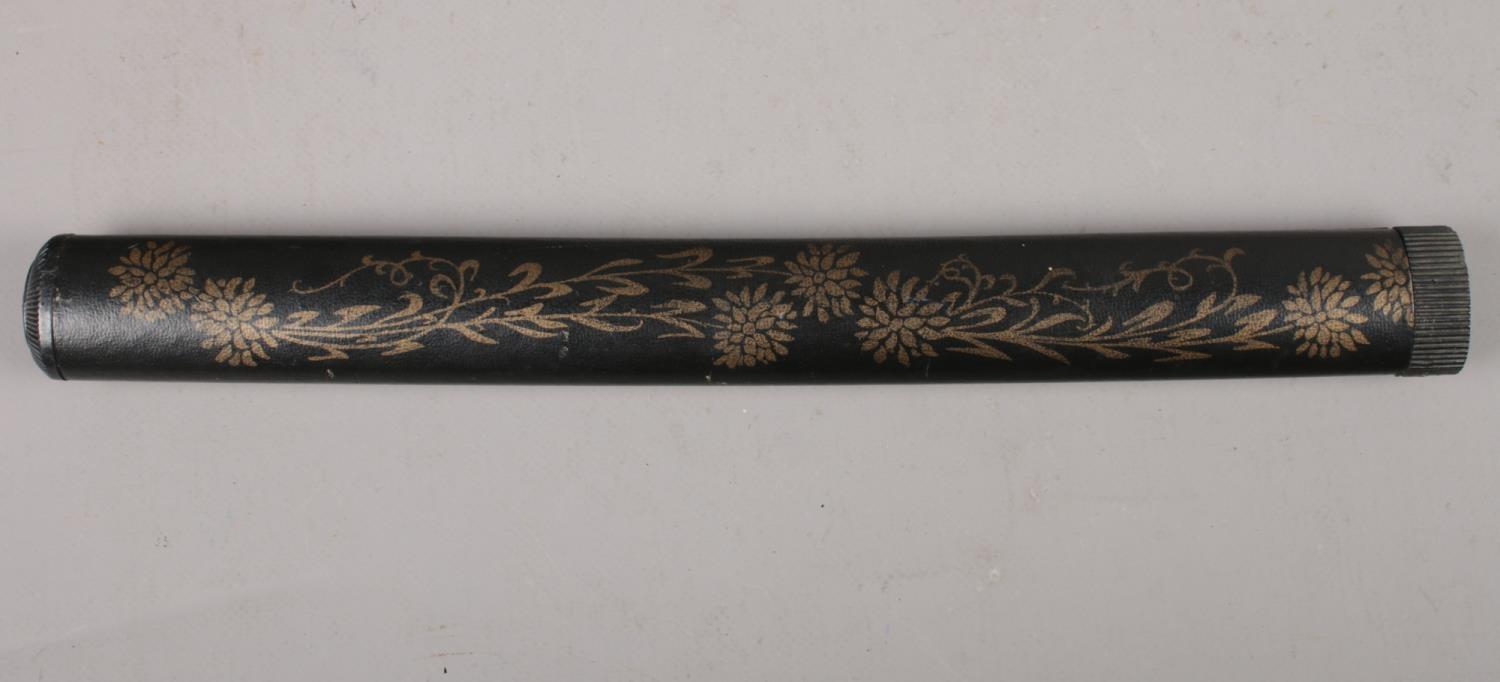 A reproduction Japanese Wakizashi short sword. (28cm blade). Dragon decoration to the handle and - Bild 5 aus 5