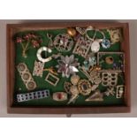 A quantity of vintage jewellery. Including brooches, charms, pendants, etc.