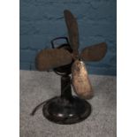 An early 20th century metal table fan. H: 40cm, W: 30cm. Please note that this fan will need a re-