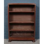 A mahogany open bookcase. (77cm x 112cm x 28cm)