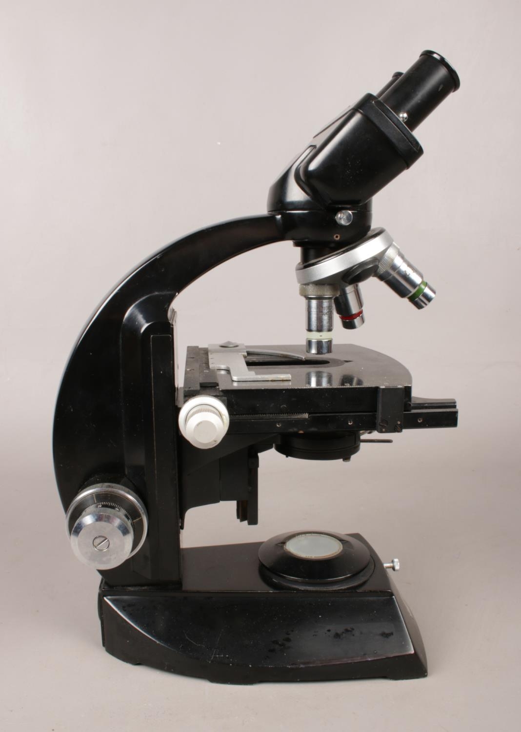 A Vickers instruments electric binocular microscope. H: 35cm, W: 18cm. Vendor confirms this item - Image 2 of 2