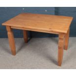 A pine kitchen table. (H76cm x W120cm x D76cm)