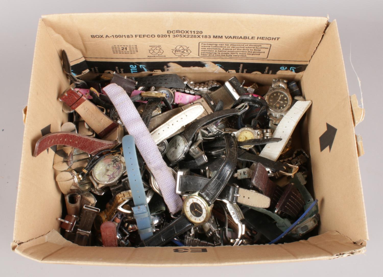 A box of wristwatches. Including quartz and manual examples, etc.