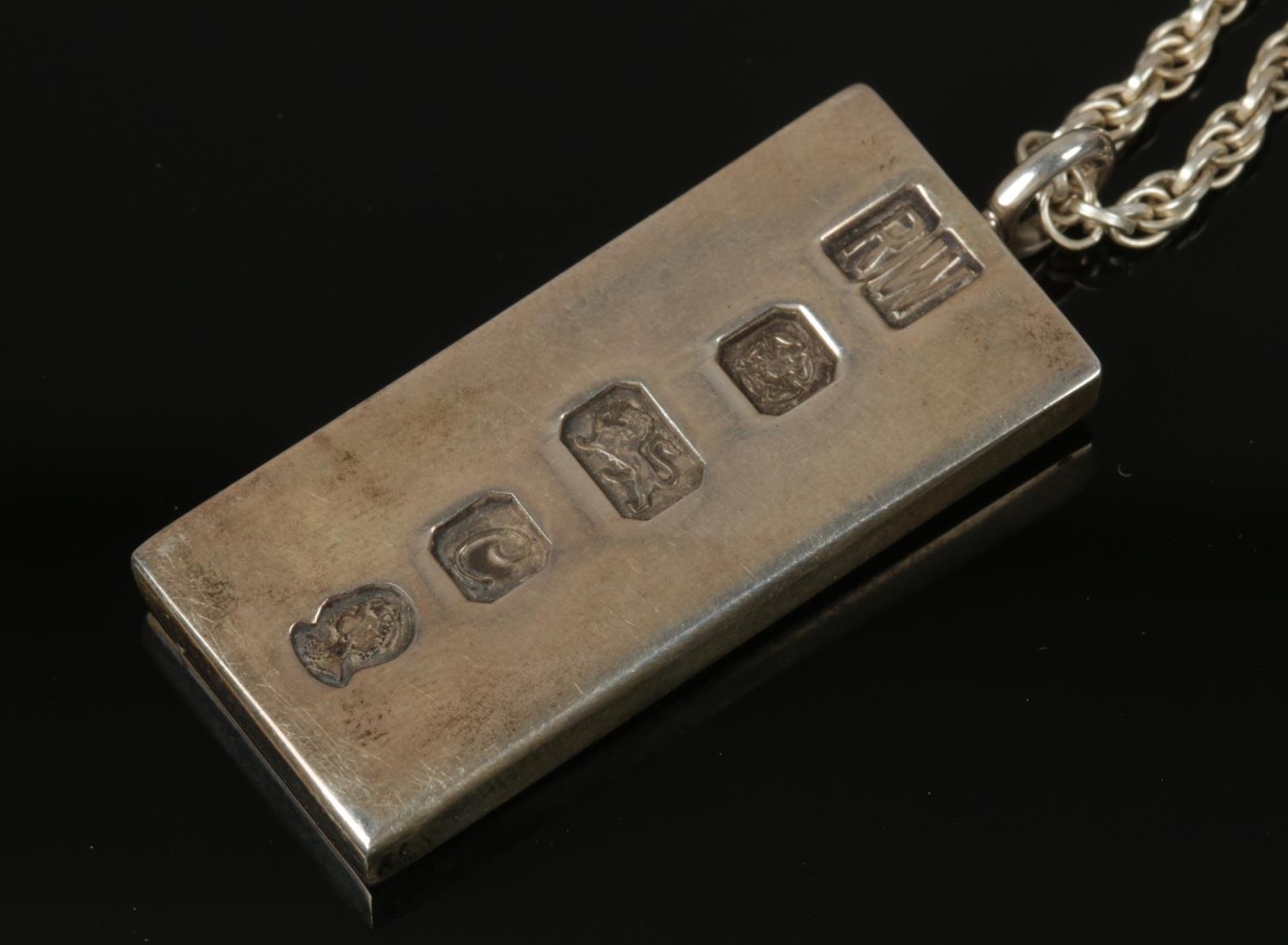 A Silver Ingot Pendant with sterling silver necklace. Assayed in Sheffield 1977 by Ralph Weston. - Image 2 of 2