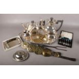A collection of metalwares. Includes Viner's tea set, horse brasses, cased spoons etc.
