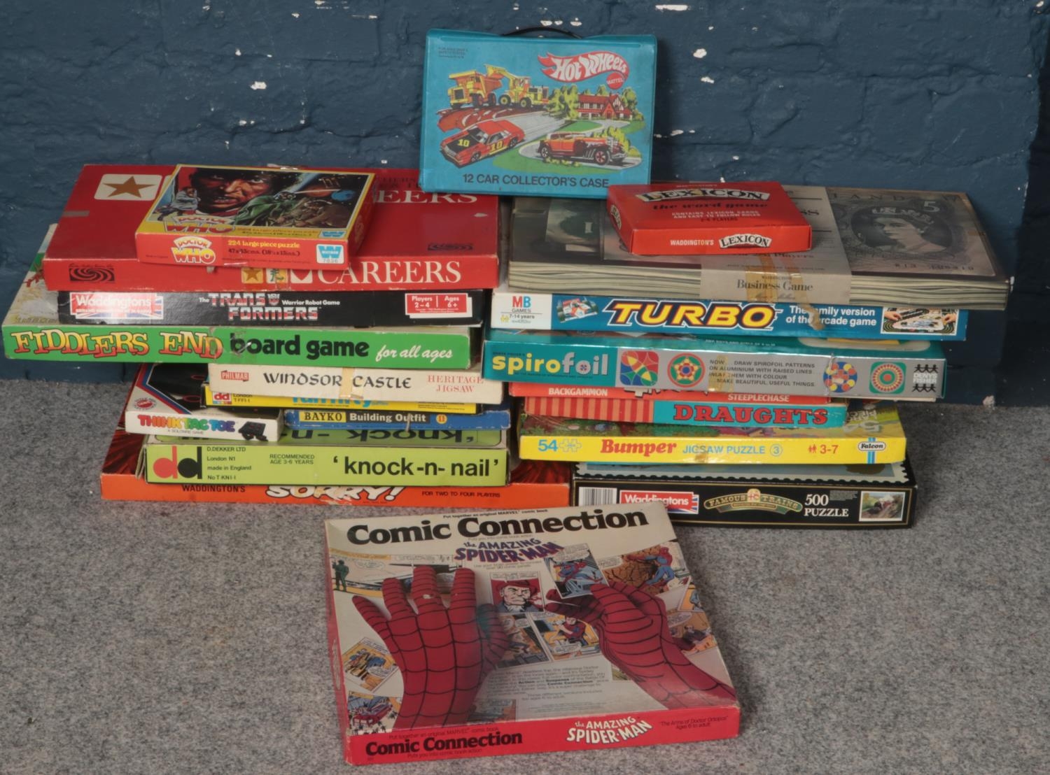 A quantity of vintage games and toys. Including Hot Wheels with carry case, Jigsaws, Draughts, etc.