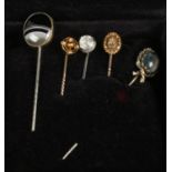Two Victorian 15ct gold stick pins and three other antique examples.