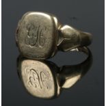 A 9ct gold signet ring, monogrammed GH. Size R. 3.72g.