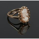 A 9ct gold Cameo ring. Size K. Gross weight: 3g.