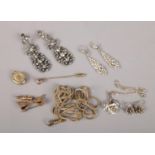 A collection of vintage jewellery. Includes paste set earrings, rolled gold brooch, stick pin etc.