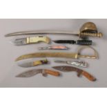 A collection of pocket knives, fruit knives and letter openers.