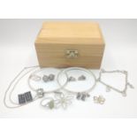 Wooden treasure chest with various pieces of 925 and unmarked jewellery