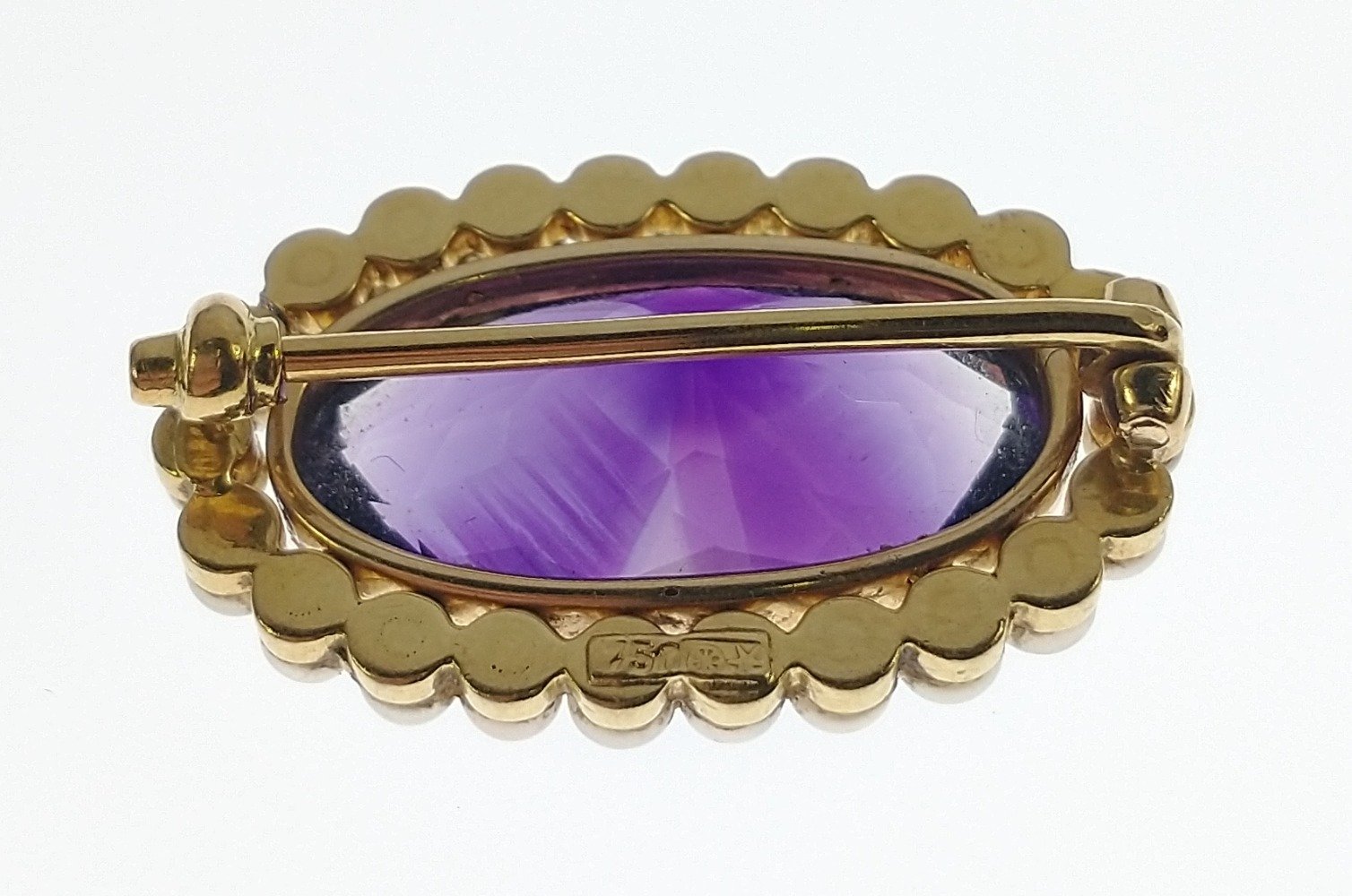 Vintage nice quality! 750 stamped BROOCH, yellow gold oval shaped amethyst & surrounded by small - Image 3 of 3