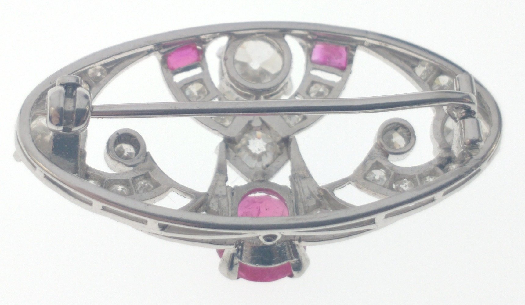 A VINTAGE DIAMOND encrusted 'white metal' pin BROOCH with a central pink stone (0.5cm diameter) - Image 5 of 5