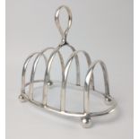 A Sheffield silver hallmarked 1913 TOASTRACK by silversmith JOSEPH ROGERS & SON, height 10cm,