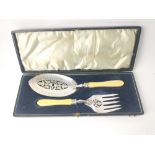 A boxed set of serving FISH KNIFE & FORK Sheffield silver hallmarked collar 1922, bone handled