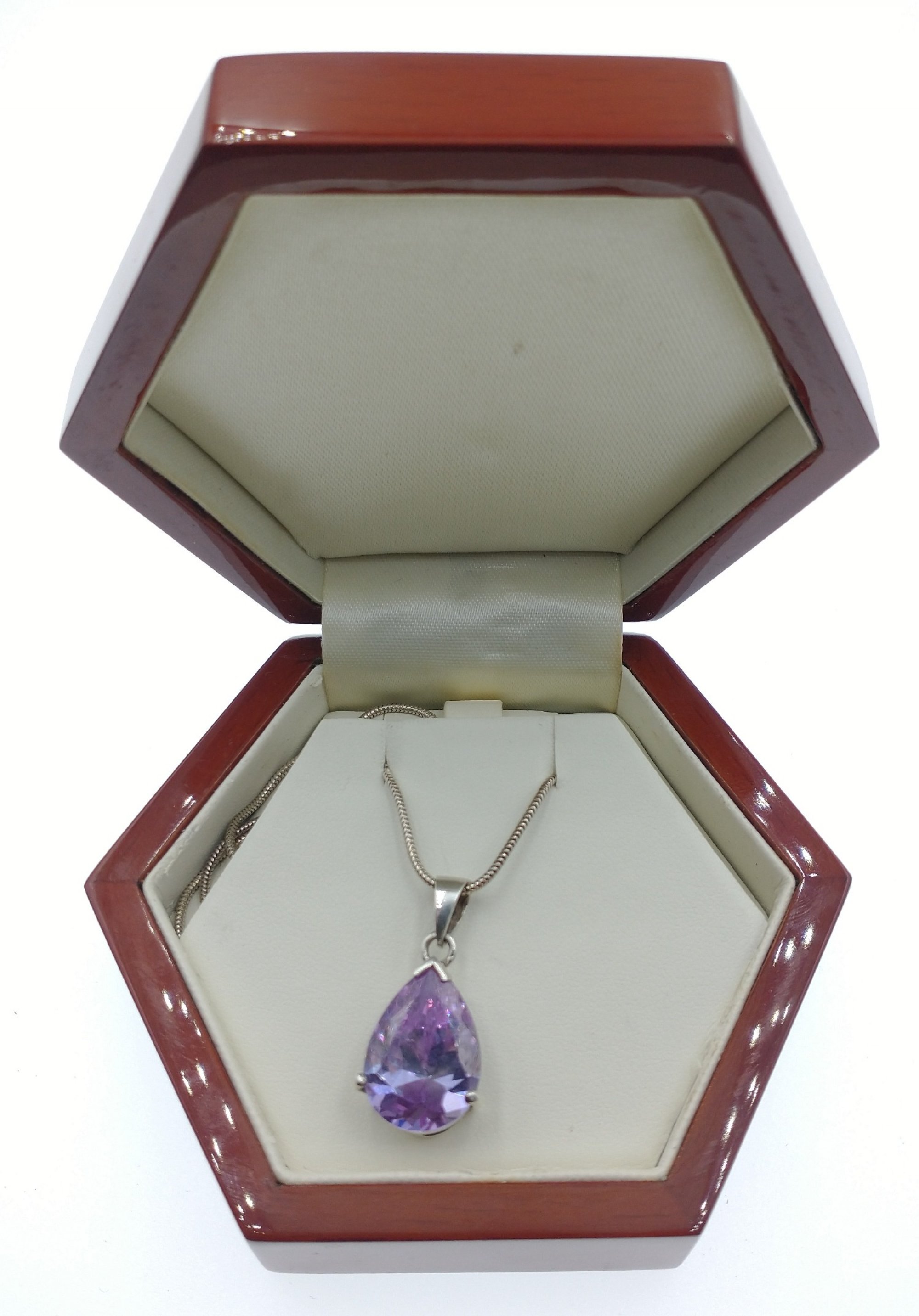 925 stamped silver pear cut purple stone (L: 19mm W: 8mm) pendant on 925 necklace (L: 48cm) in