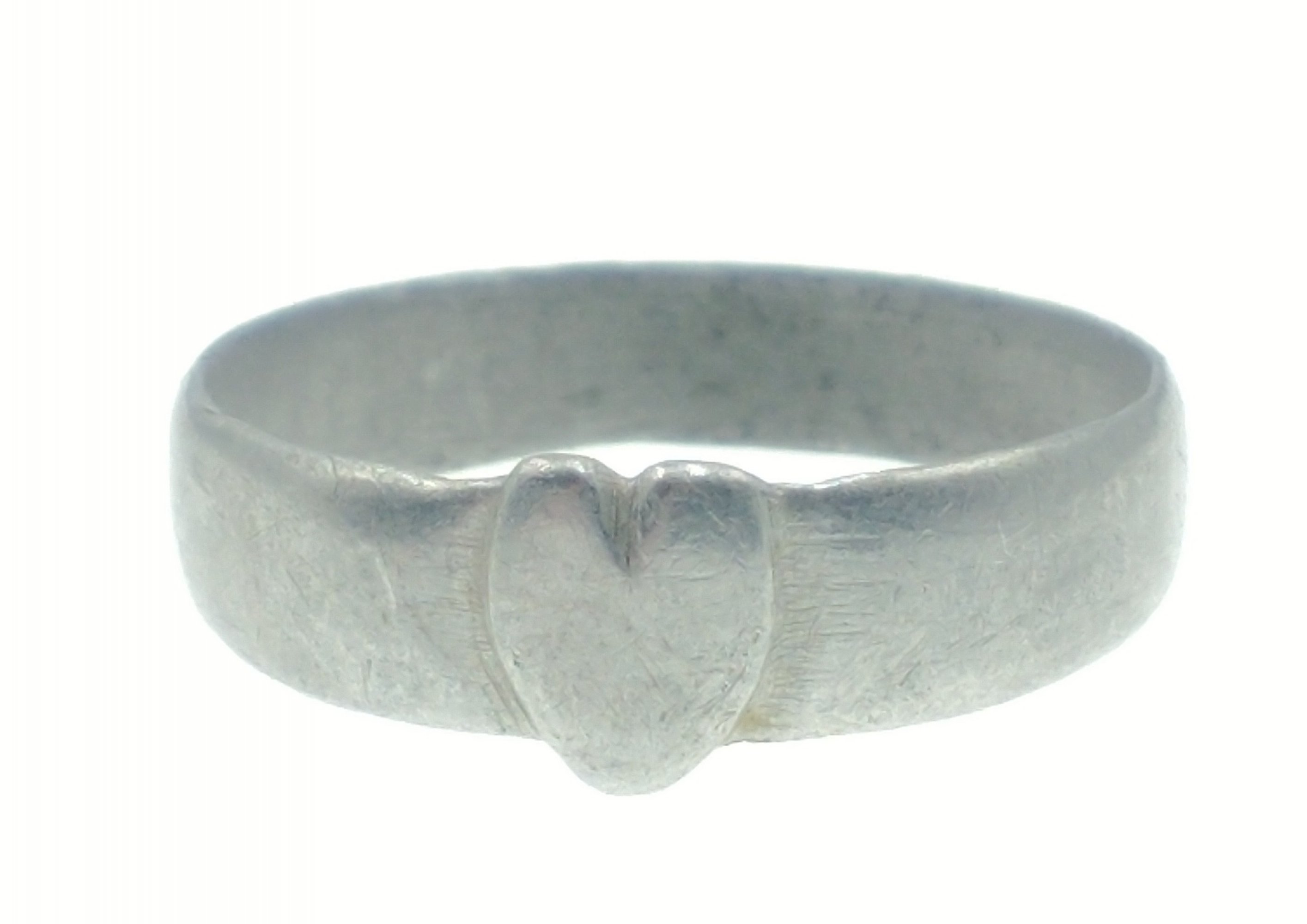 UNIQUE -A small LOVEHEART ring fashioned from a piece of WORLD WAR ONE aircraft - no provenance - Image 2 of 4