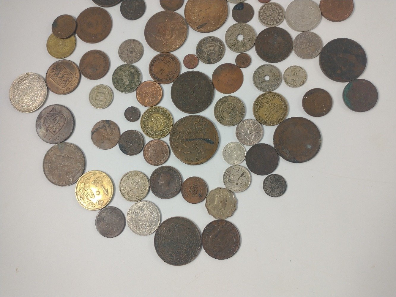 A large varied collection of mainly ANTIQUE and VINTAGE COINAGE to include coins from India, - Image 6 of 6