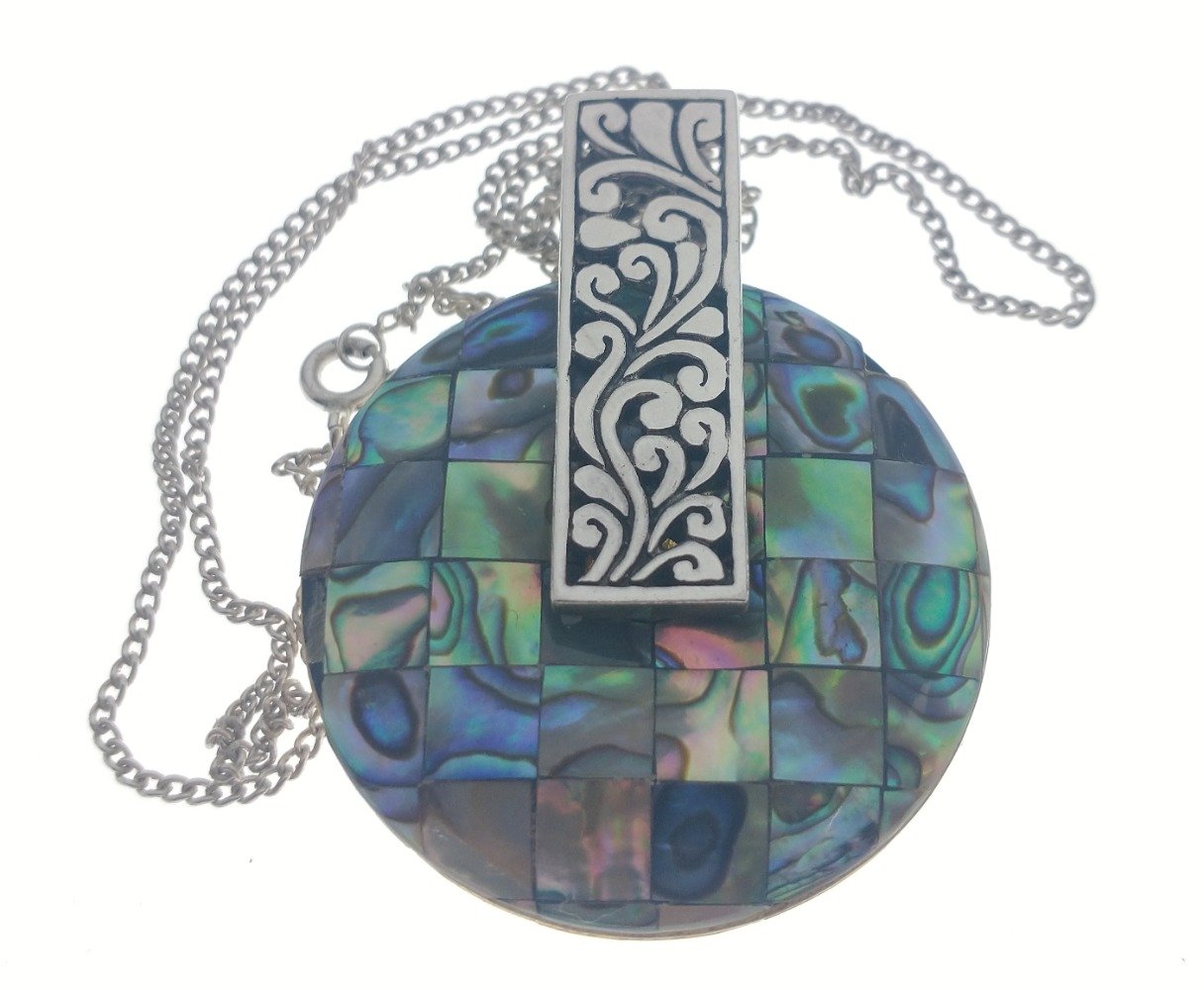 A 925 SILVER stamped UNUSUAL abalone and silver circular flora design pendant with chain - - Image 3 of 4